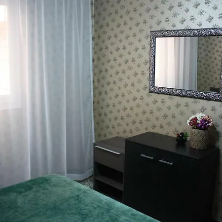 Apartament Marq 17 *